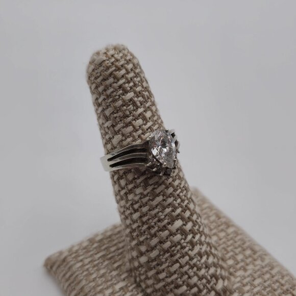 Size 6 Sterling Silver Tarnished Pear Cubic Zirconia Ring A1868 - Picture 3 of 9